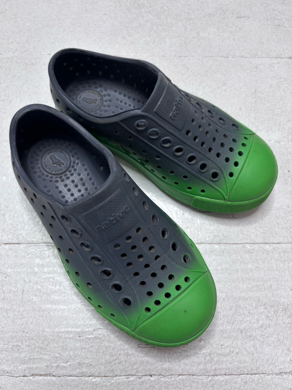 Native Shoes Two Tone Jefferson Waterproof Slip On Shoes Green Grey Size 9 EUC